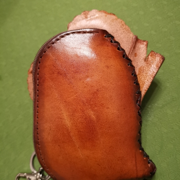 Handmade cowhide small bag - Picture 4 of 8